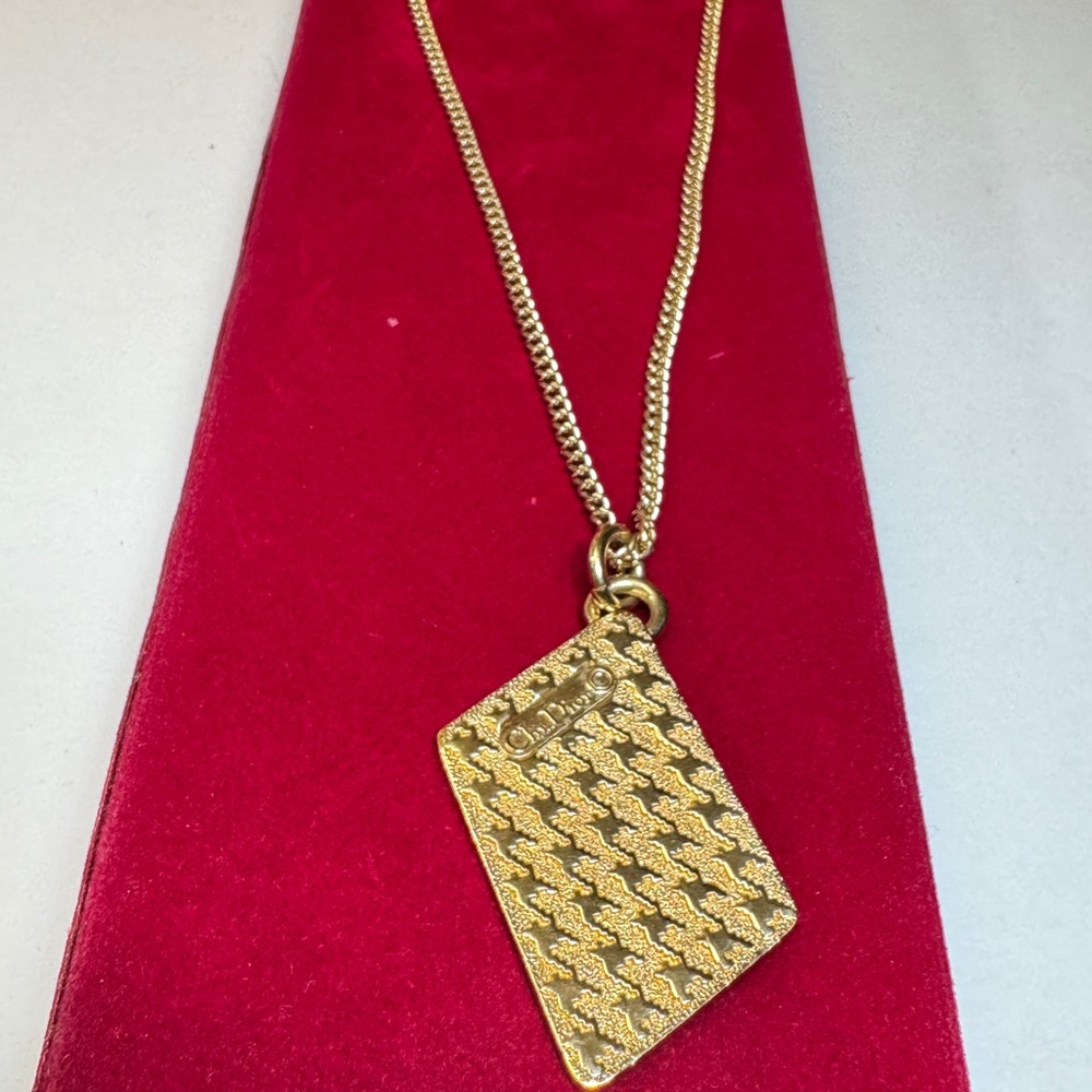 Gold Pendant Necklace